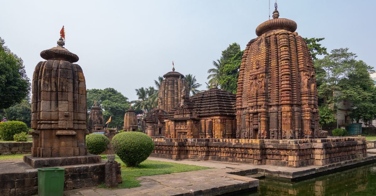 The stunning architectural beauty of the historic Lingaraj Temple complex in Bhubaneswar, India.