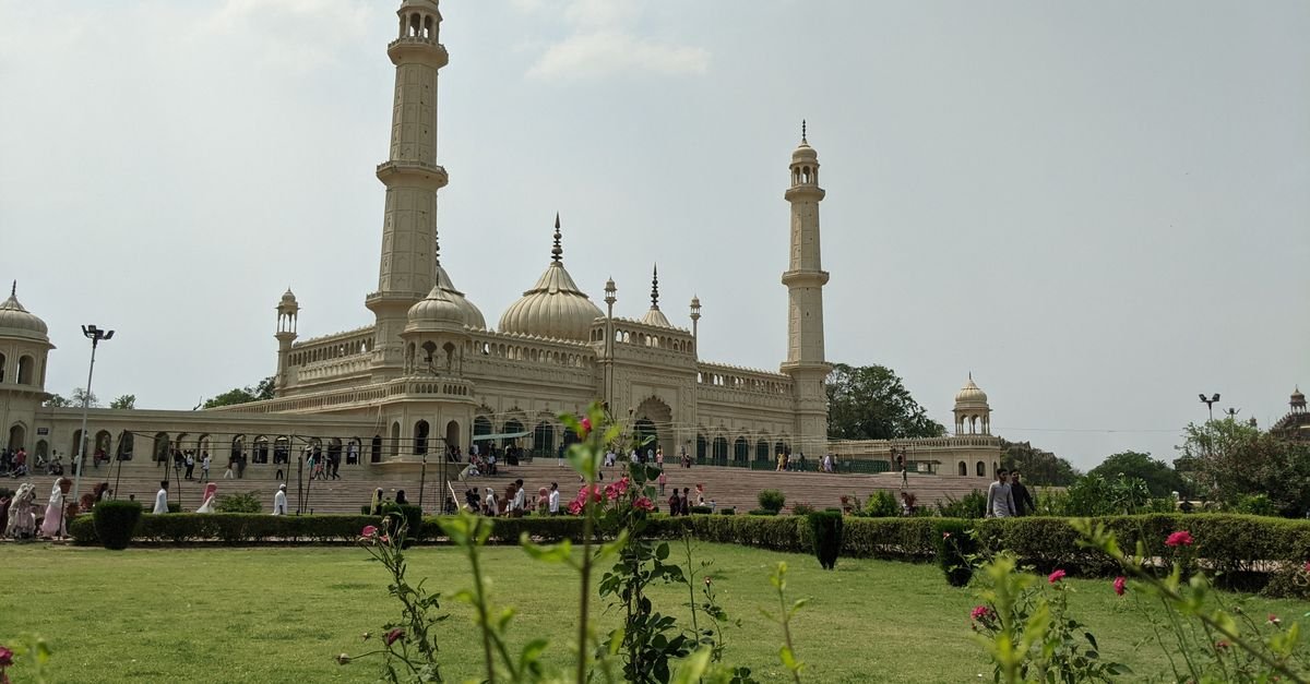 Stunning view of Bara Imambara and gardens in Lucknow, India under a bright sky.